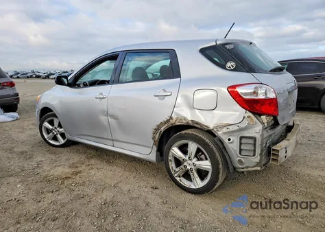2010 Toyota Matrix S z USA, uszkodzony, nr VIN 2T1KE4EE9AC039750